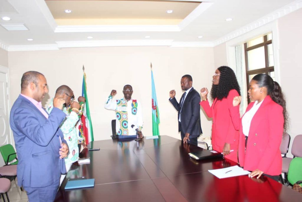 Nguema Obiang finaliza el pago por la formación a taxistas de Malabo y Bata