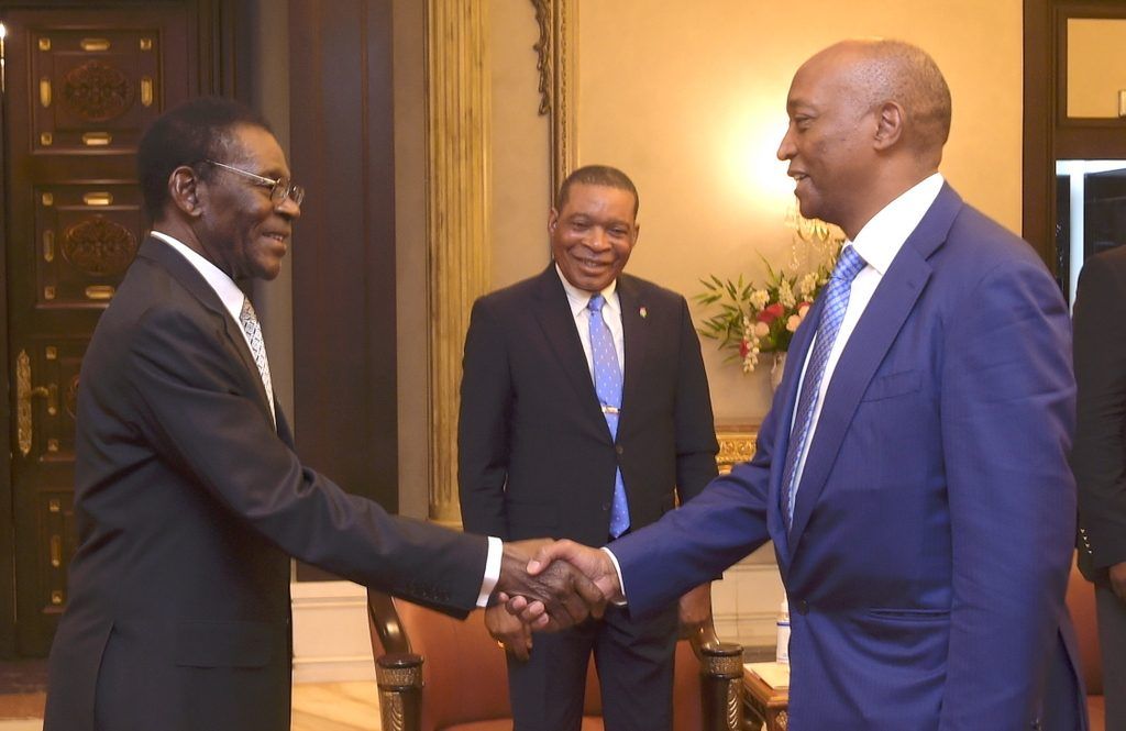 El Jefe de Estado recibe al presidente de la Confederación Africana de Fútbol