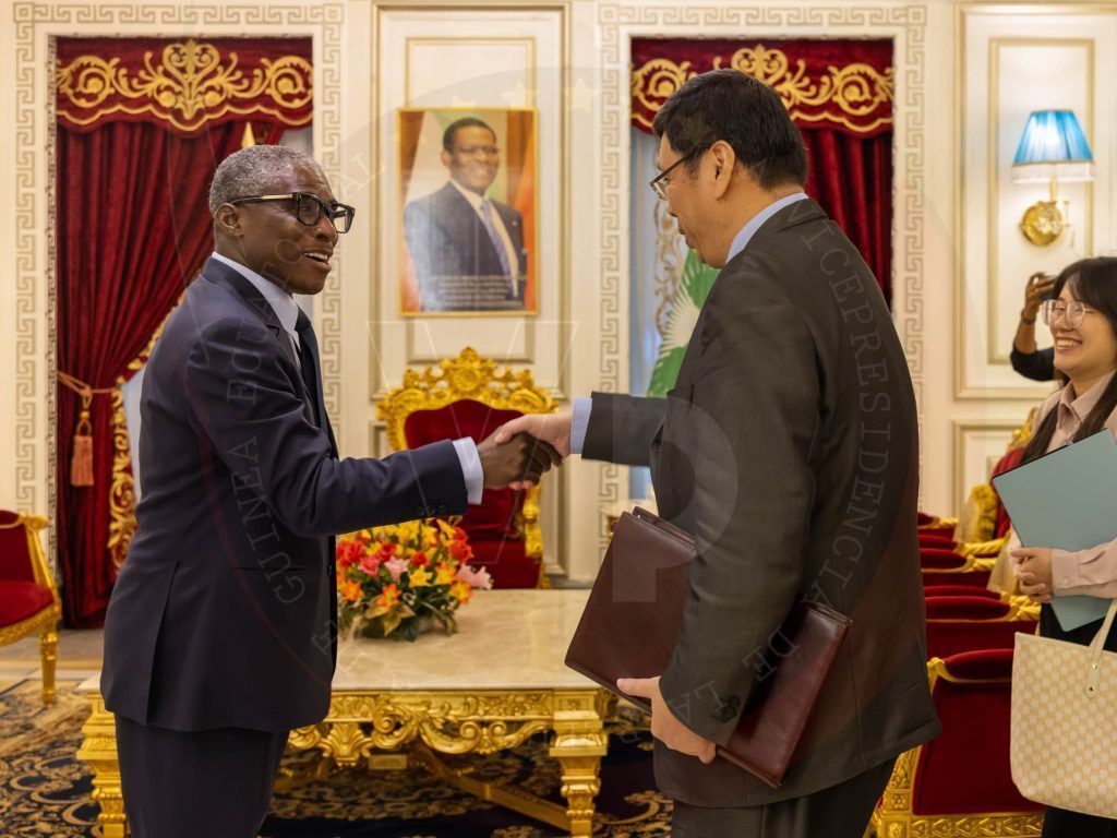 S.E. Nguema Obiang Mangue concede audiencias a tres embajadores