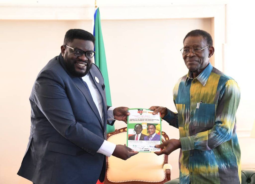 El Presidente recibe a la delegación del Premio Babacar Ndiaye
