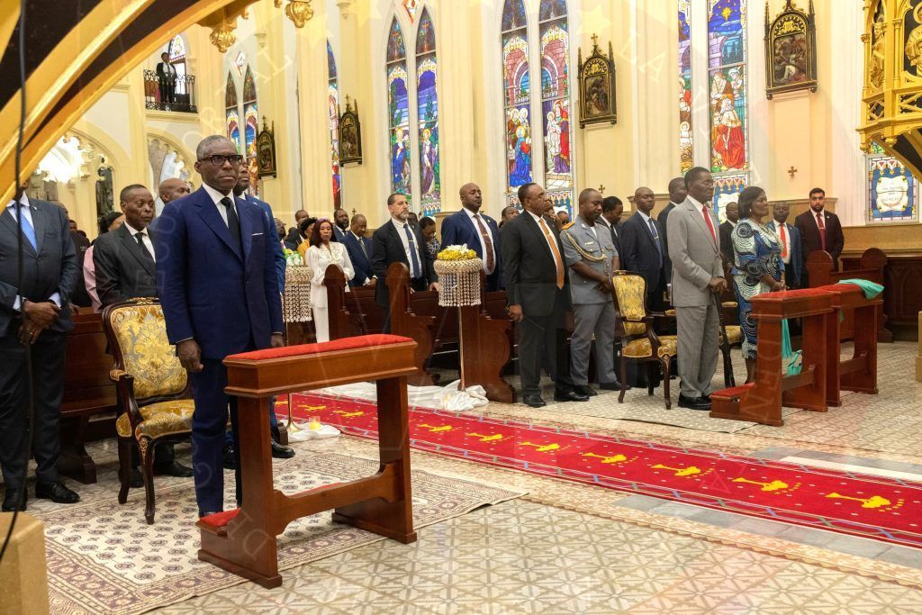 S.E. Nguema Obiang Mangue acude a misa en el día de su cumpleaños