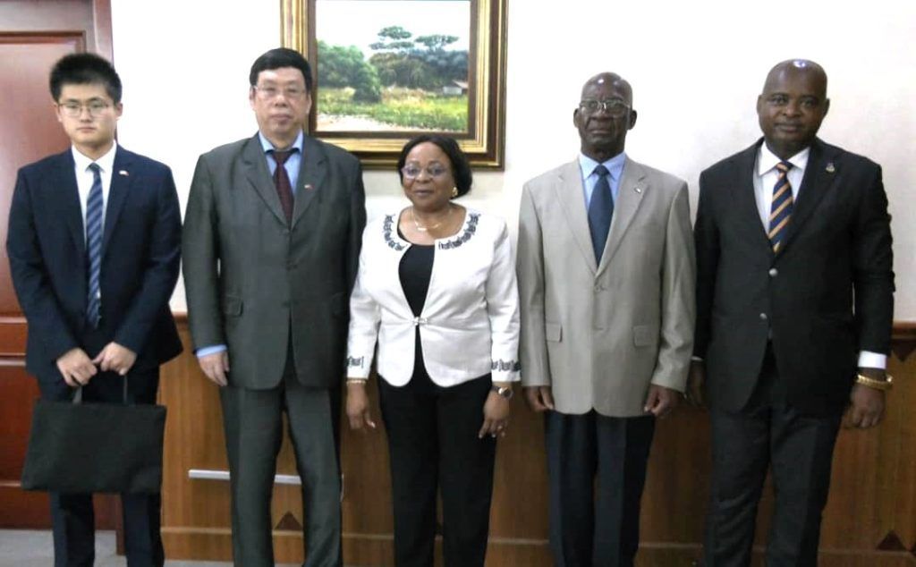 Roka Botey recibe en audiencia al Embajador de China, Wang Wengang