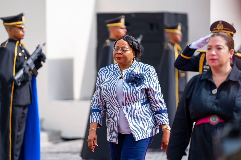Manuela Roka Botey asiste a la investidura del Presidente Bukele, en El Salvador