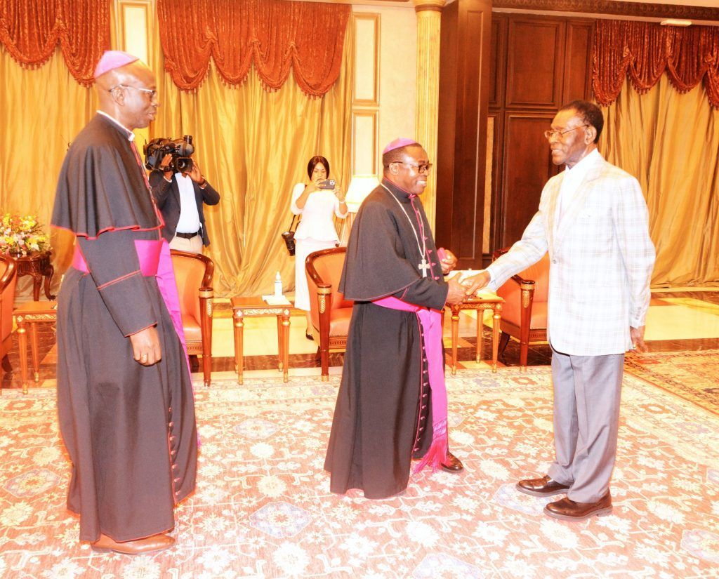 Dos Obispos de la Conferencia Episcopal visitan al Jefe de Estado tras su viaje al Vaticano