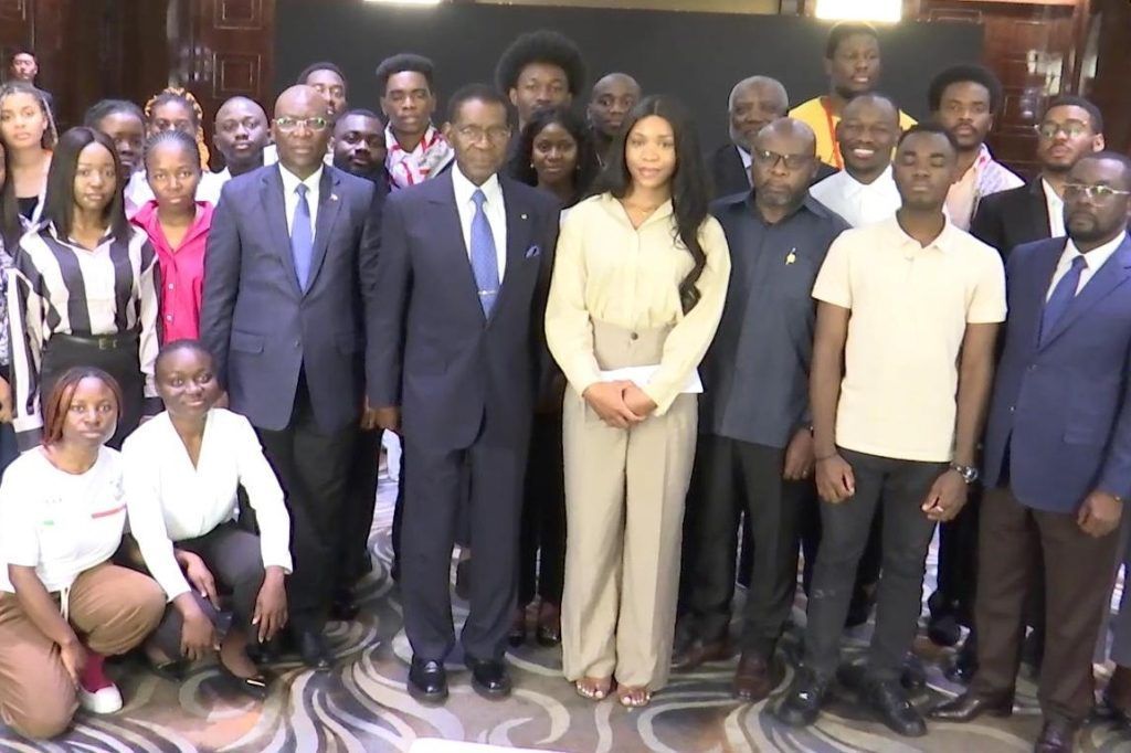 S. E. Obiang Nguema Mbasogo se reúne con la comunidad estudiantil ecuatoguineana en China