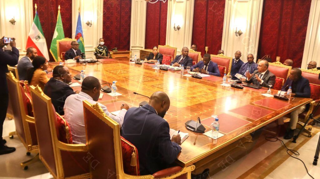 Guinea Ecuatorial planea colaborar con Oceaneering en un proyecto petrolífero