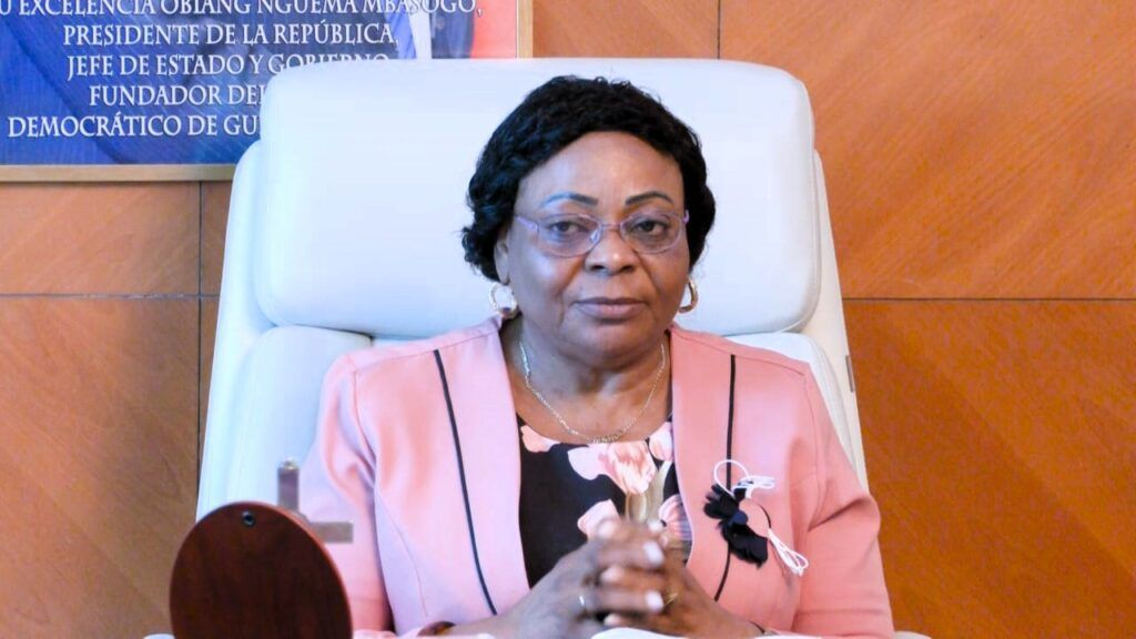 La Primera Ministra visita los Ministerios de Información y Aviación Civil