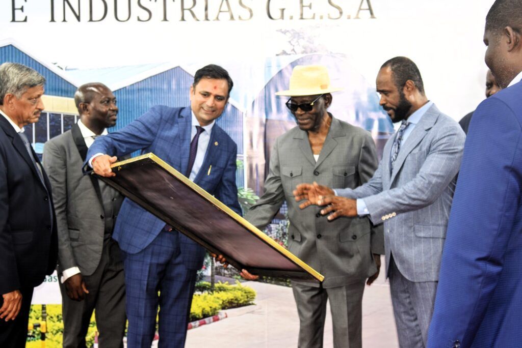 Visita del Jefe de Estado a la empresa Golden Swan en Potao