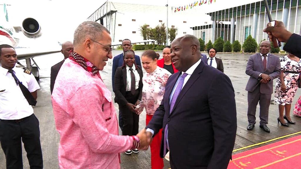 El Primer Ministro despide al Presidente de Sao Tomé y Príncipe