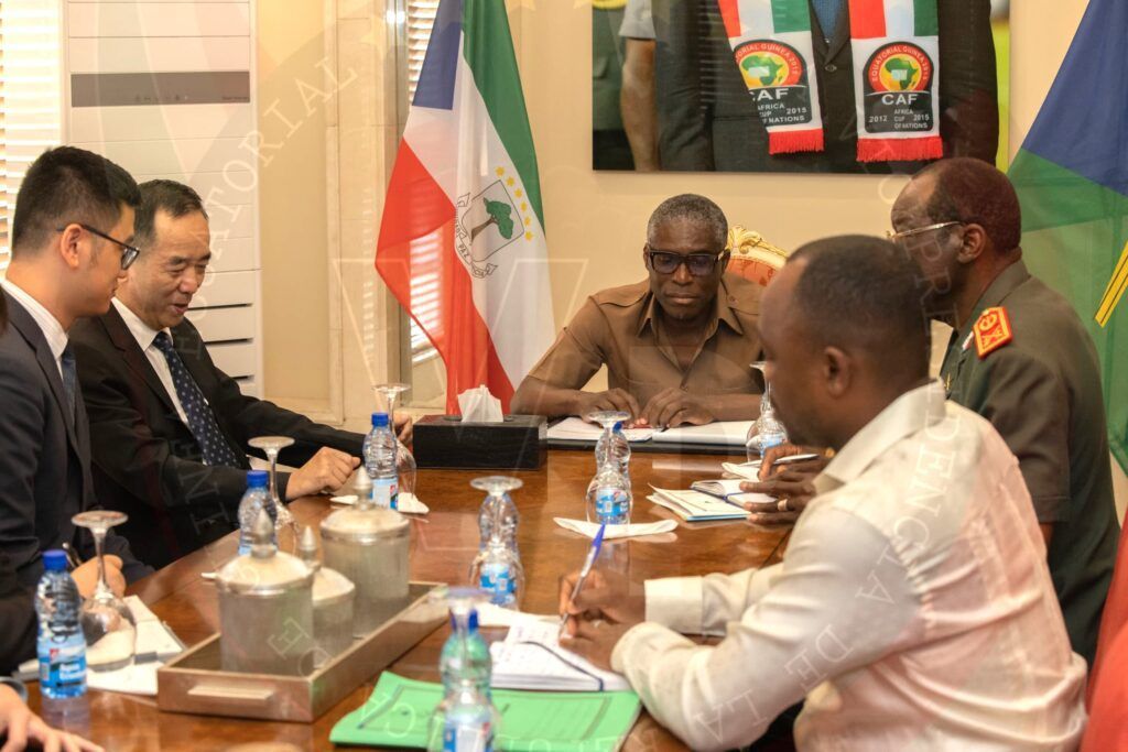 El Vicepresidente recibe a los responsables de China North Industries Group