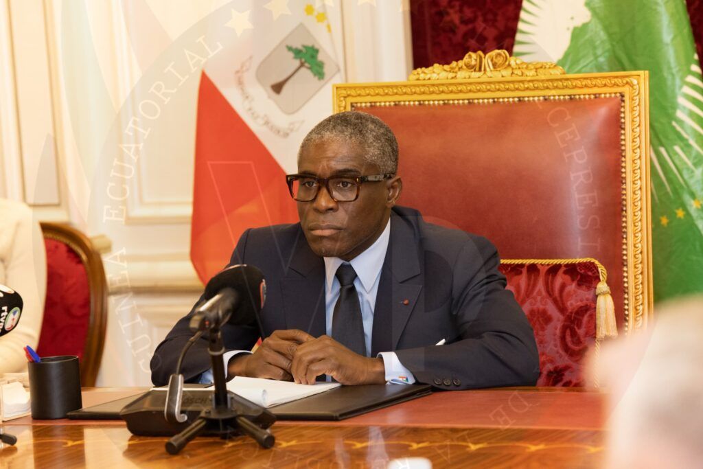 El Vicepresidente recibe el informe del proyecto de abastecimiento de agua potable en Malabo