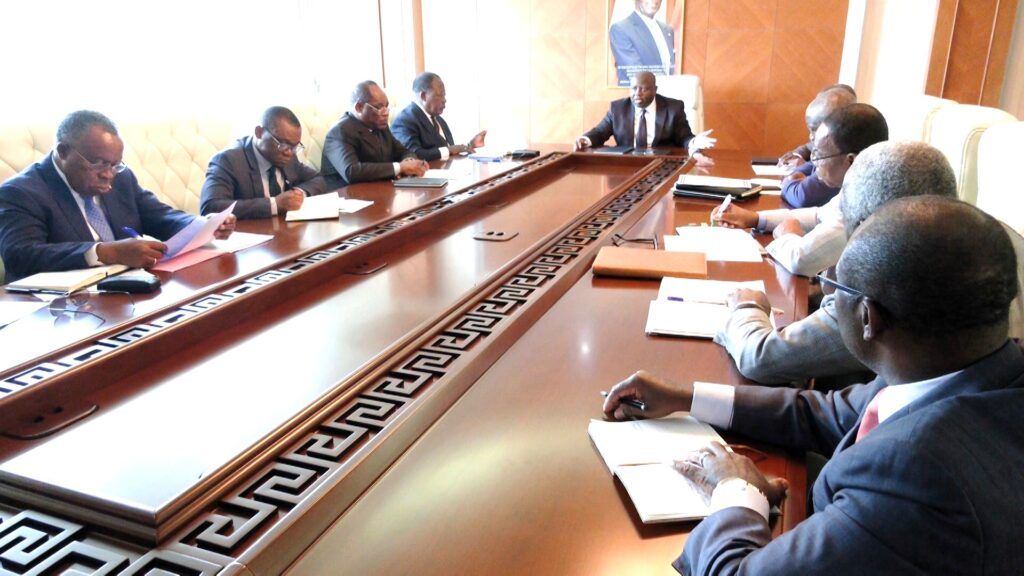 Reunión del Primer Ministro con diferentes departamentos del Gobierno
