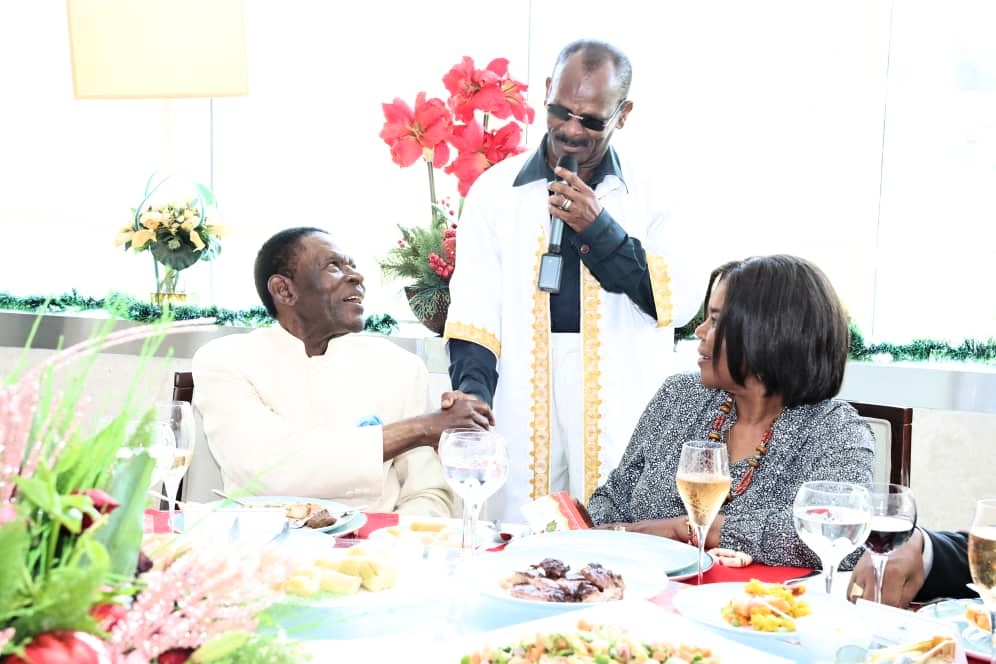 Celebración del 56 aniversario aniversario de bodas entre felicitaciones