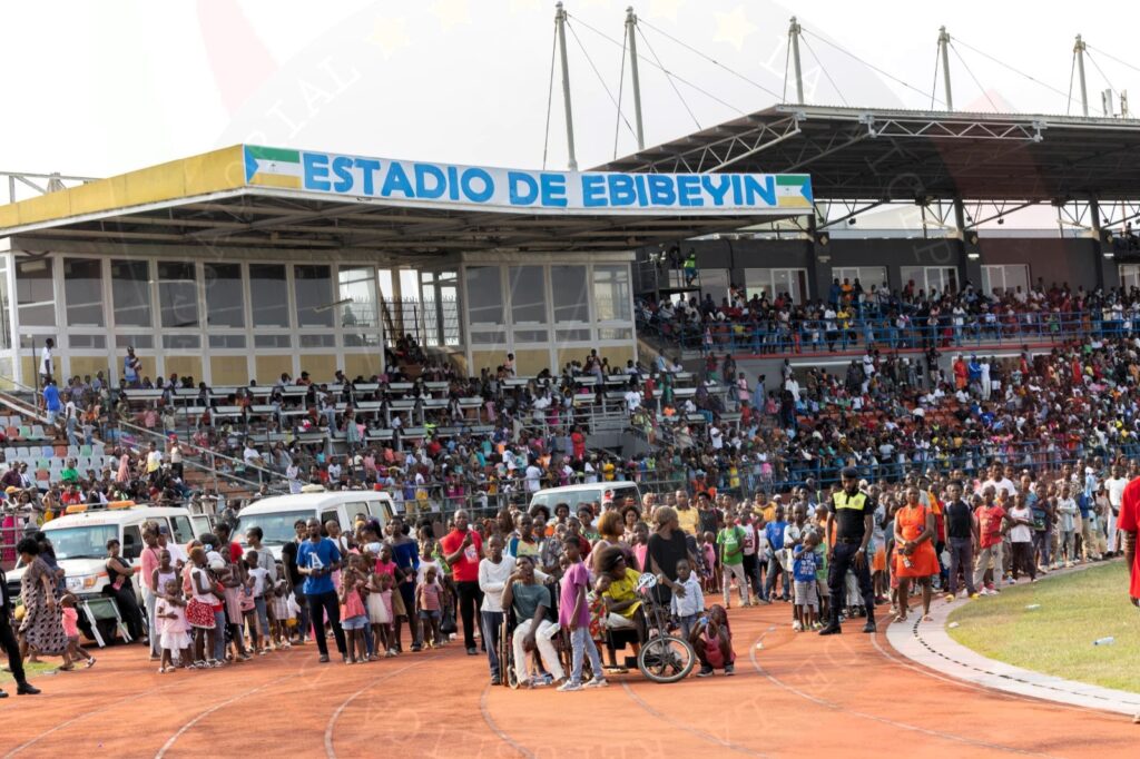 El Papá Noel de Guinea Ecuatorial llega a Ebebiyin