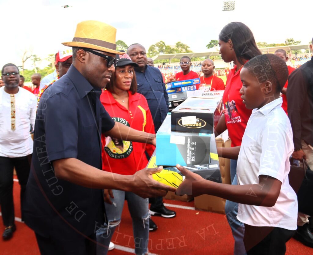 Los niños de Evinayong ya han recibido la visita del Papa Noel