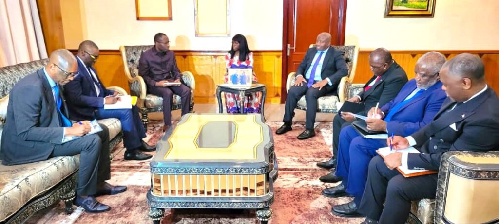 Manuel Osa Nsue recibe al Gobernador del BEAC