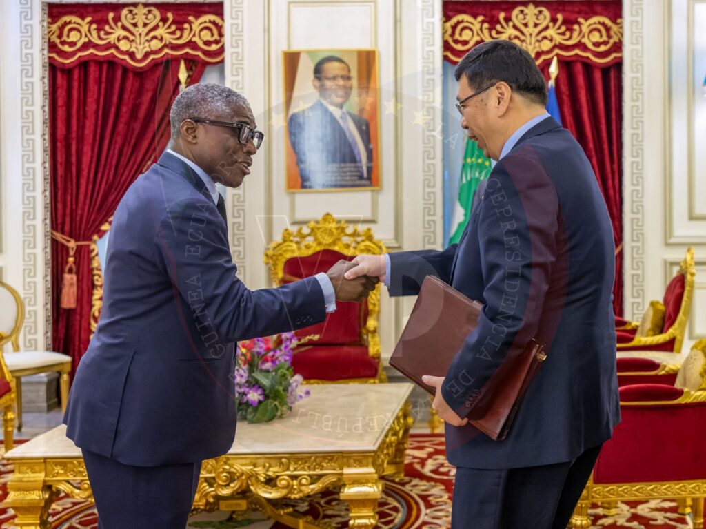 Encuentro entre el Vicepresidente y el Embajador de China
