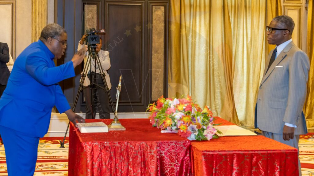 Juramento de Embajadores ante el Vicepresidente de la República