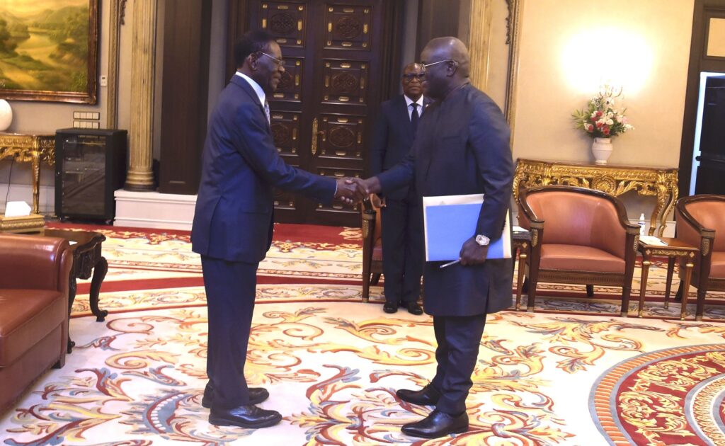 El Jefe de Estado recibe en audiencia al Embajador gambiano Amadou Diagne