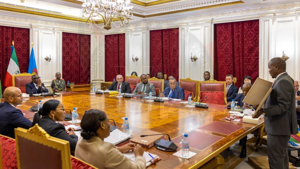 El Vicepresidente pide que se agilice la reforma de las viviendas sociales