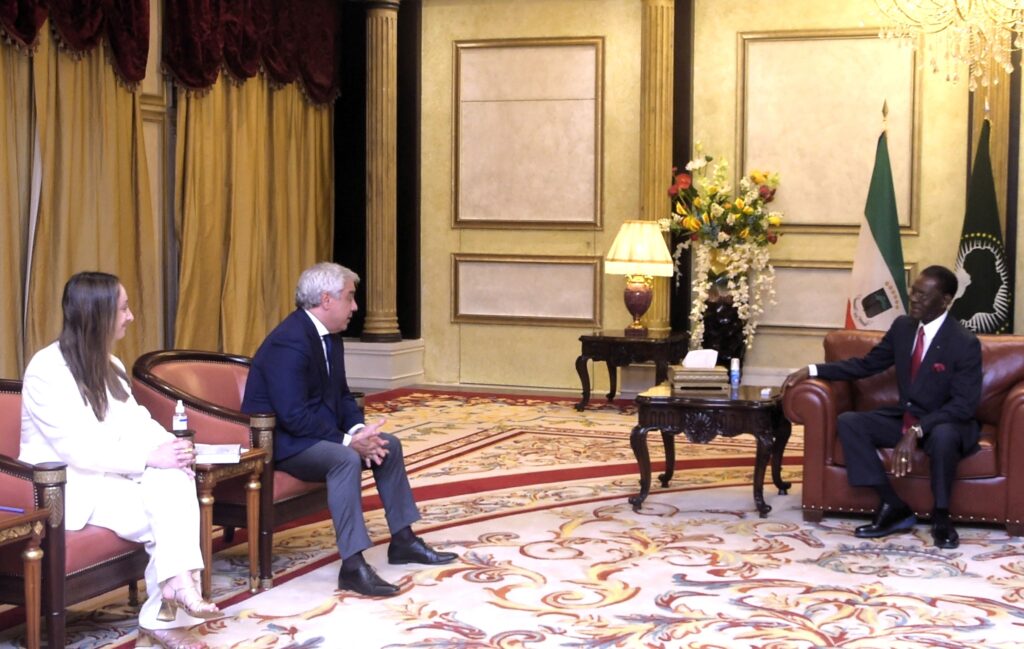 El Presidente recibe a una delegación del periódico La Razón