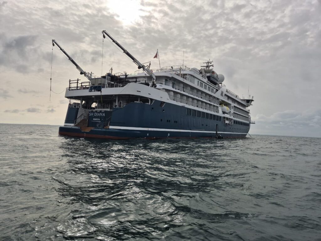 El crucero de lujo SH Diana parte para Malabo tras su estancia en Corisco