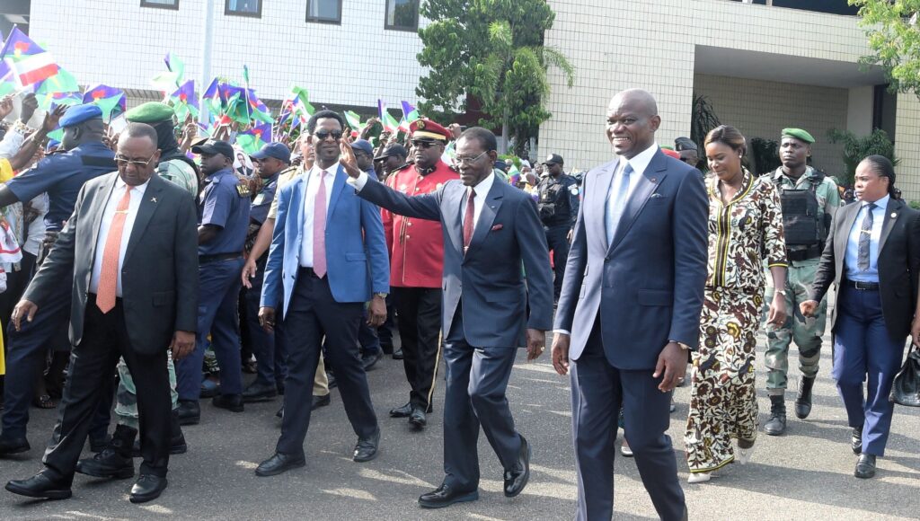 SS. EE.. Obiang Nguema Mbasogo y la Primera Dama viajan a Gabón
