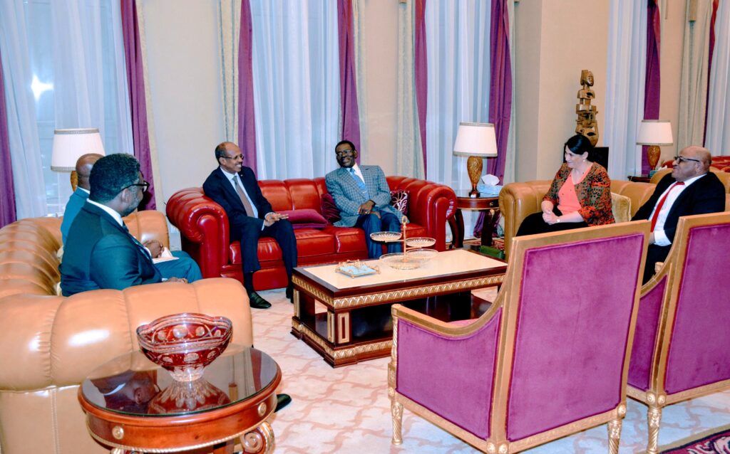S.E. Obiang Nguema Mbasogo recibe al Presidente de la Comisión de la UA