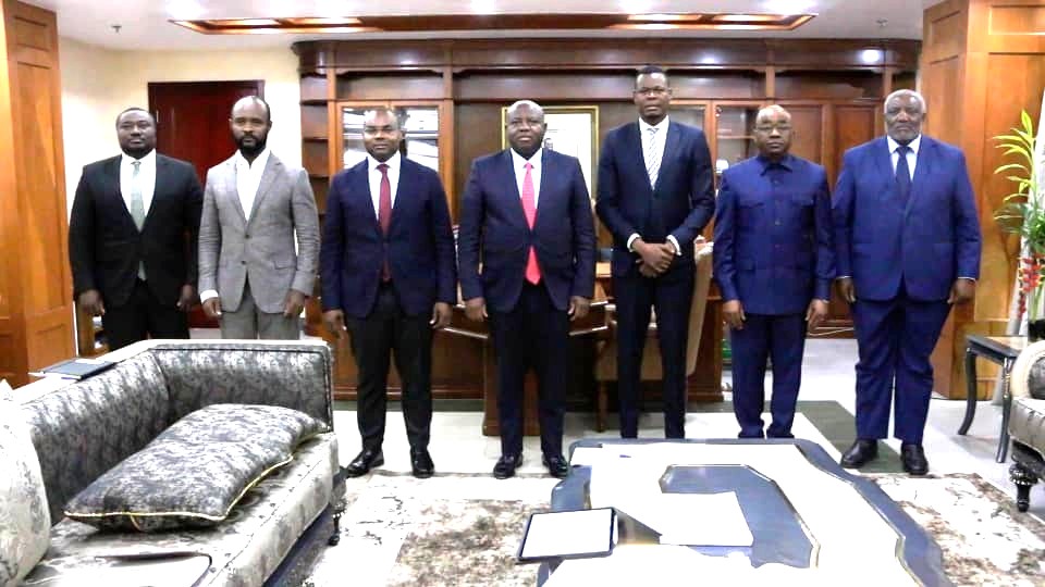 El Primer Ministro recibe al Presidente del Consejo de Administración de la Zona Economica Especial de Angola