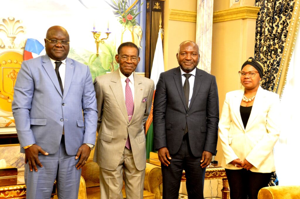 El Presidente recibe a Baltasar Engonga y al nuevo Director de TOTAL GE