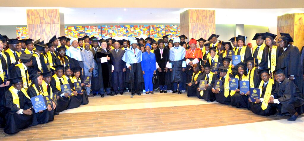 Doble graduación de la AAUCA en Djibloho