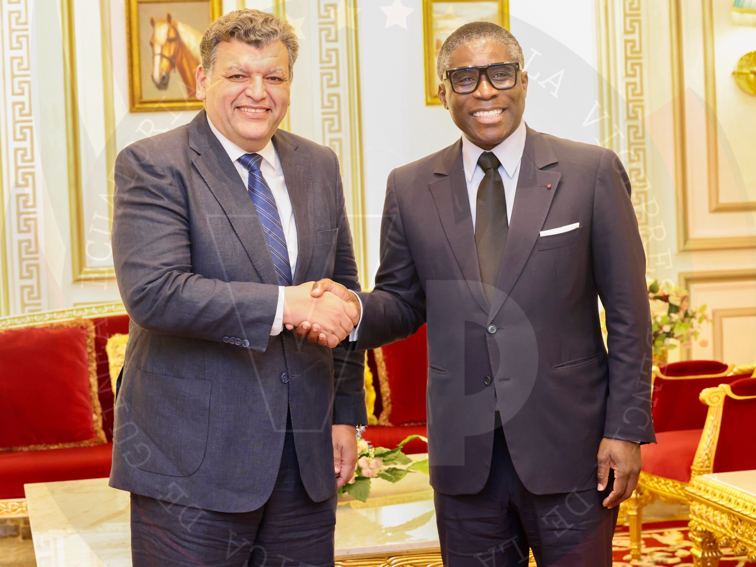 Nguema Obiang Mangue recibe una invitación para visitar el Museo Egipcio