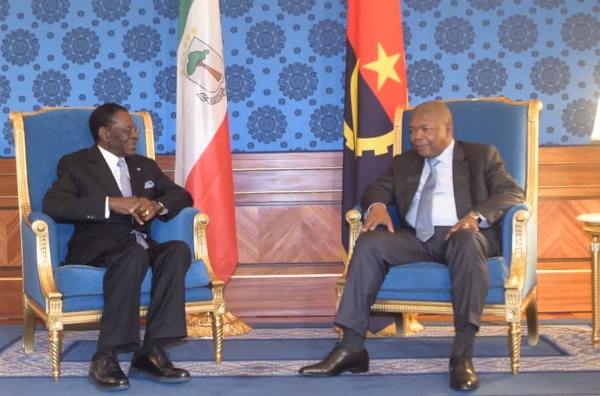 La Pareja Presidencial viaja a Luanda para participar en el 50º Aniversario de la independencia angoleña