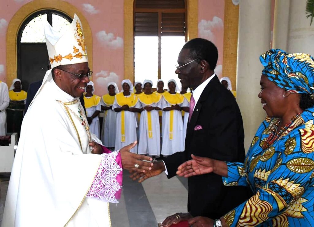 El Presidente y la Primera Dama asisten a la Misa por el 25.º aniversario sacerdotal en Evinayong y visitan el nuevo Obispado
