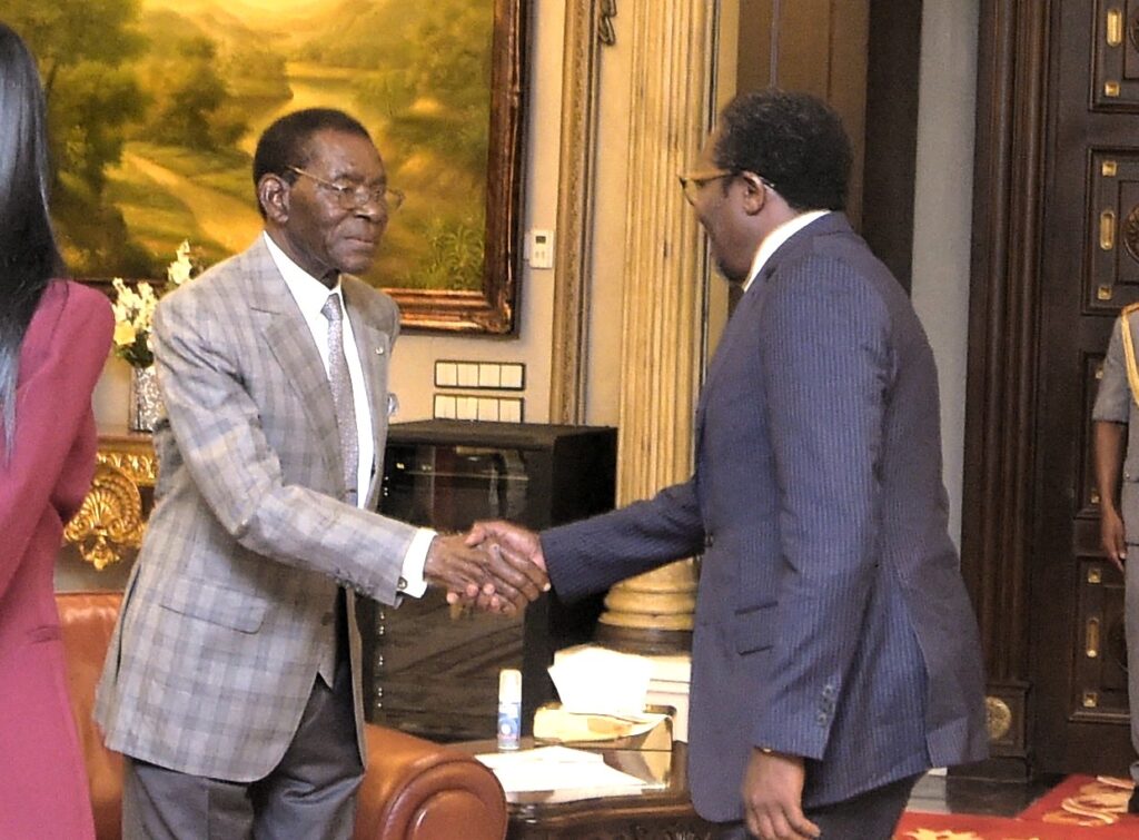 El Presidente de la República se reúne con una Delegación del Gobierno Ugandés