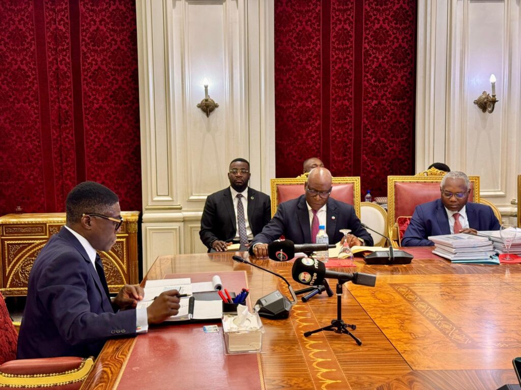Nueva reunión con Exteriores para optimizar los recursos en las embajadas