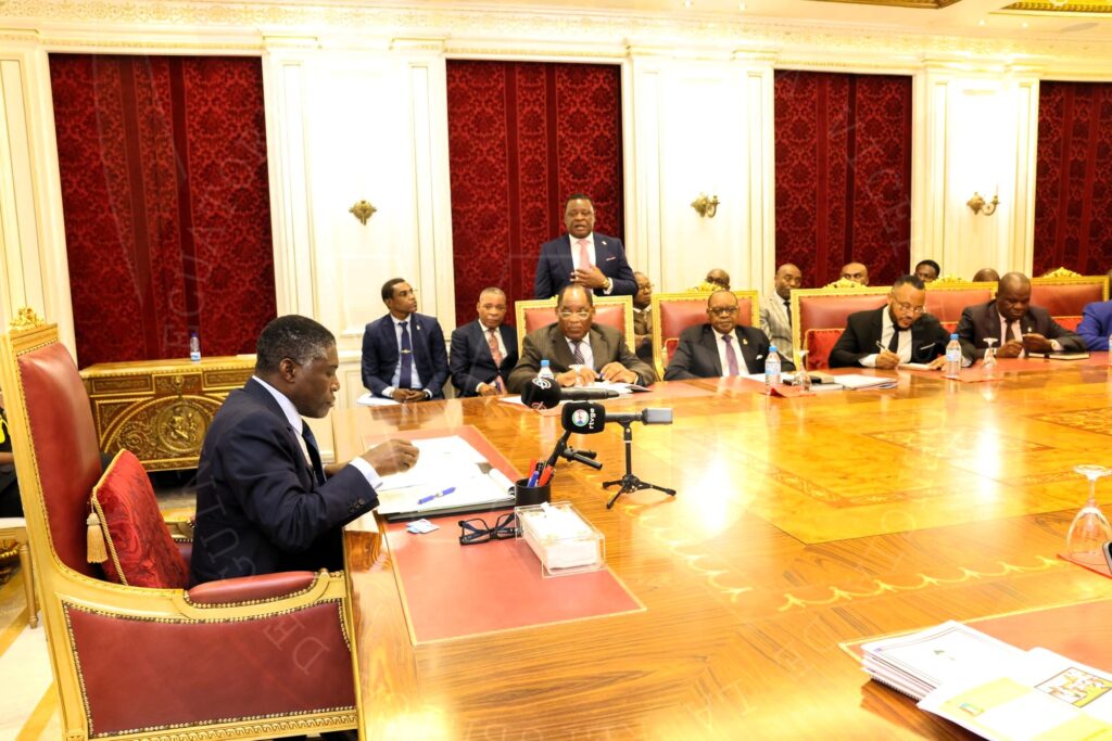 Nguema Obiang Mangue ordena una profunda reforma del Nzalang Nacional