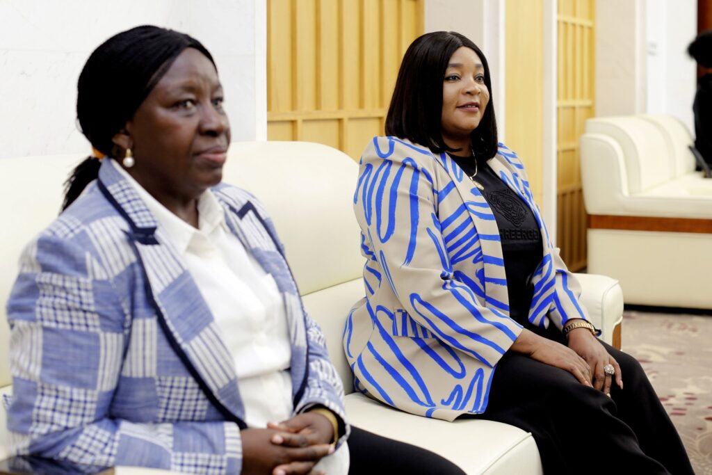 La Secretaria General Adjunta Segunda viaja a Angola para asistir al VIII Congreso de la Organización de la Mujer Angoleña