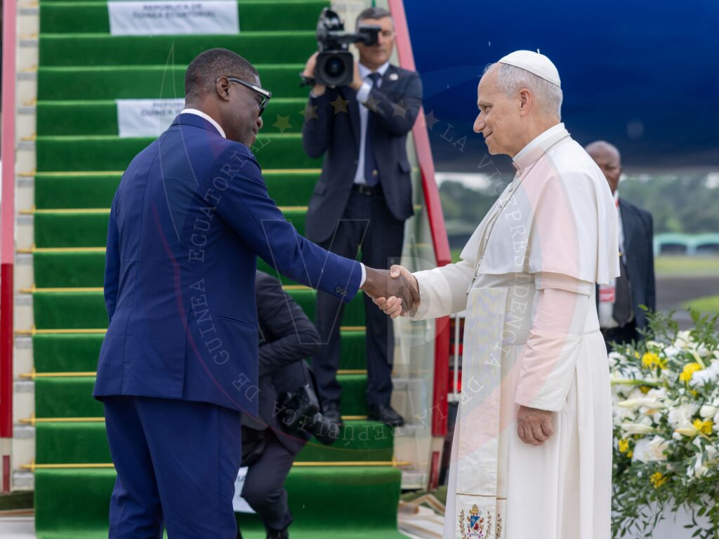 S.E. Nguema Obiang Mangue despide al Papa León XIV en el Aeropuerto Internacional de Malabo