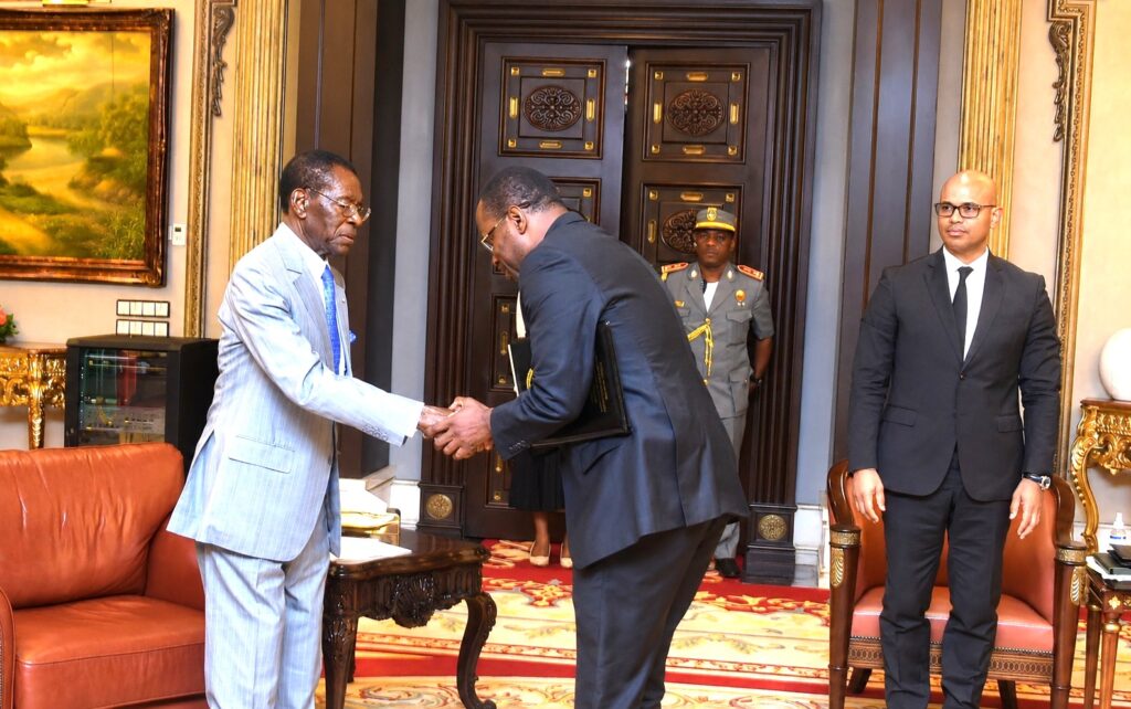El Presidente recibe en Audiencia al Gobernador del BEAC