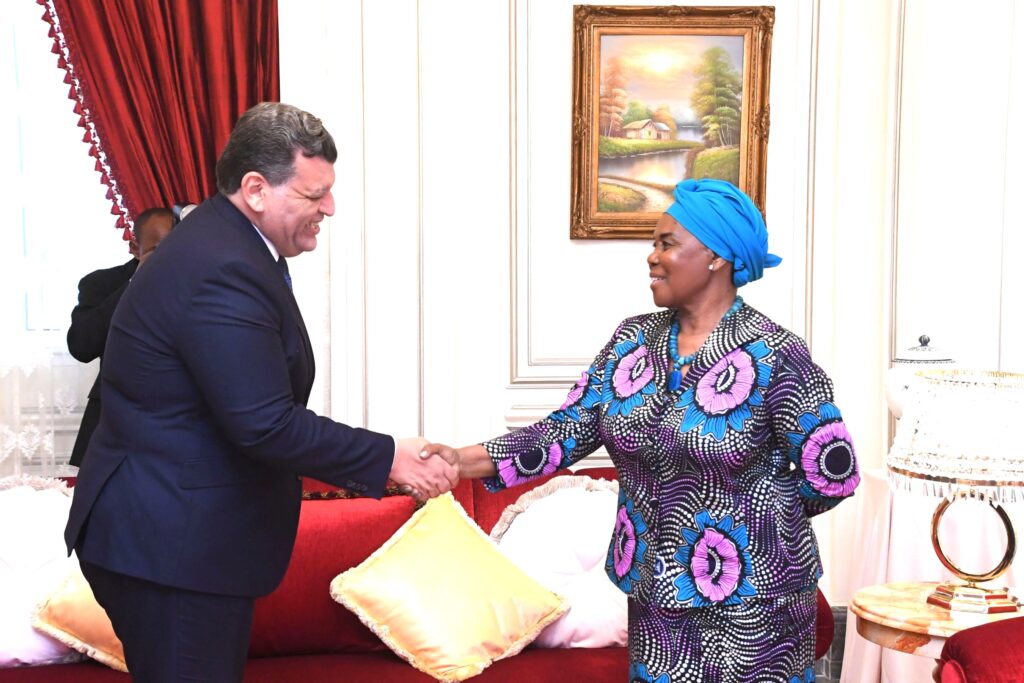 La Primera Dama y el embajador de Egipto exploran vías de cooperación para el desarrollo de las mujeres rurales