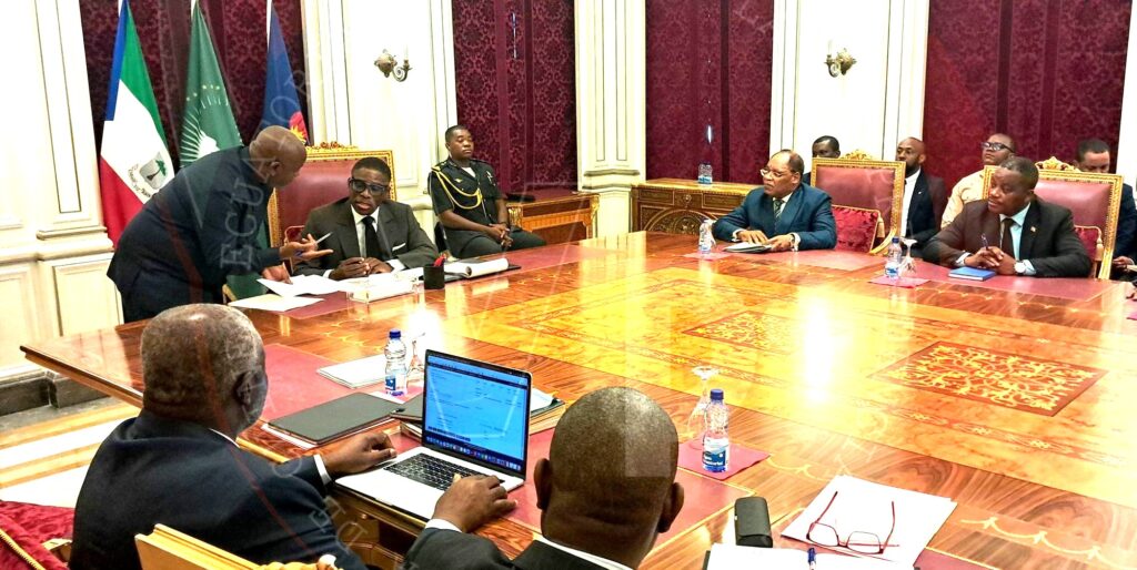 S. E. Nguema Obiang Mangue prioriza la actualización de los libros de texto en Guinea Ecuatorial