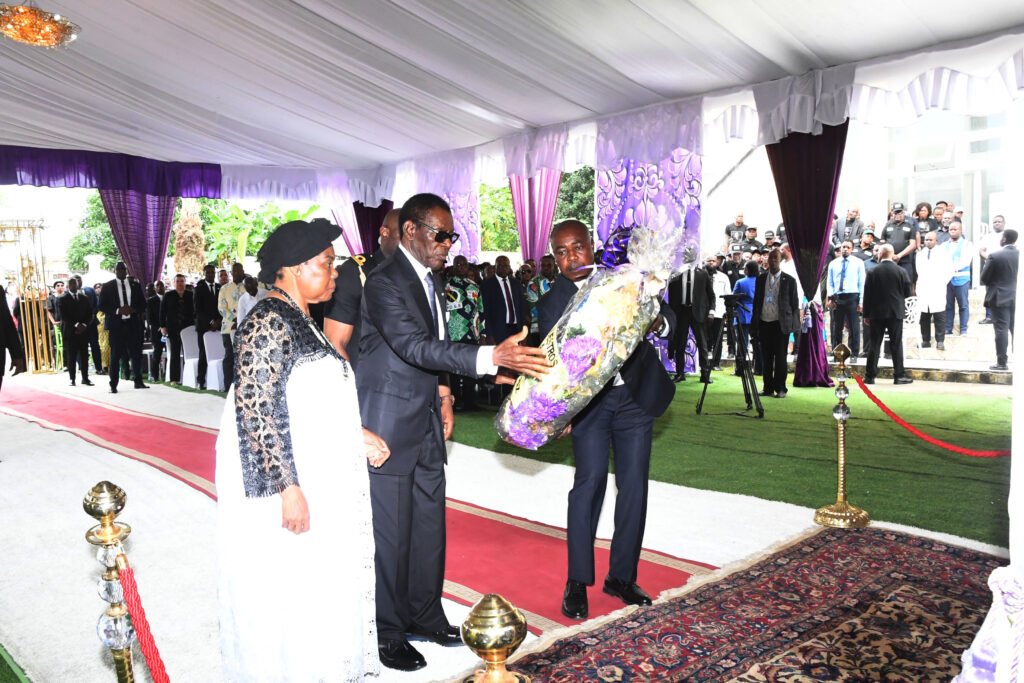 La Pareja Presidencial asiste al funeral del Alcalde de Niefang