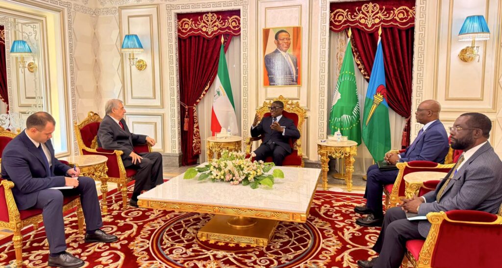 El Vicepresidente recibe al Embajador de Rusia El Vicepresidente recibe al Embajador de Rusia