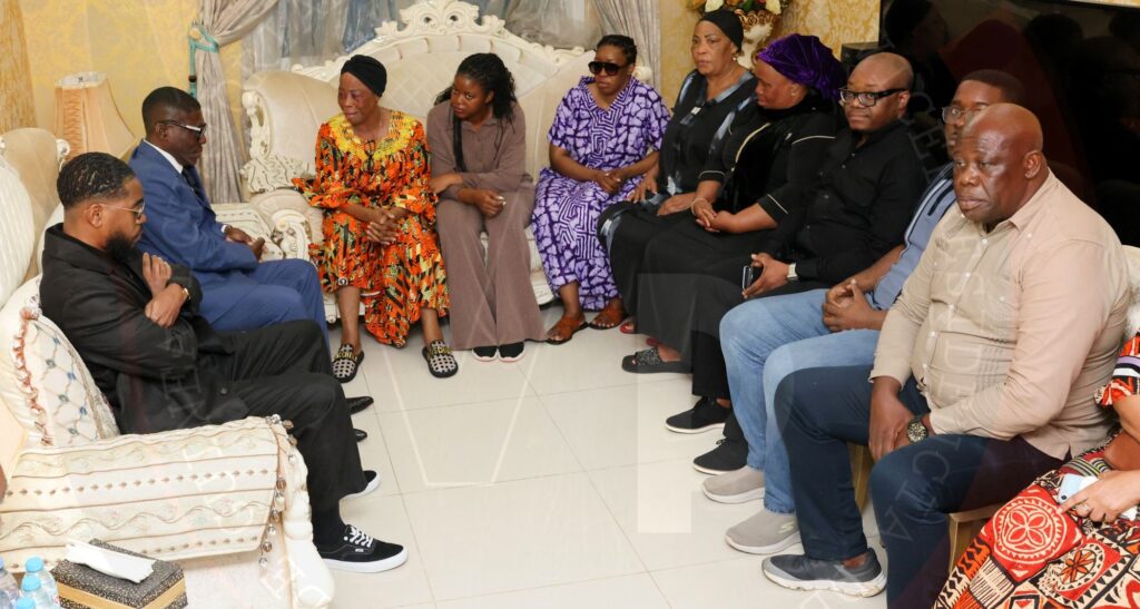 S.E. Nguema Obiang Mangue presenta sus condolencias a la familia de Pilar Avomo Nguema S.E. Nguema Obiang Mangue presenta sus condolencias a la familia de Pilar Avomo Nguema